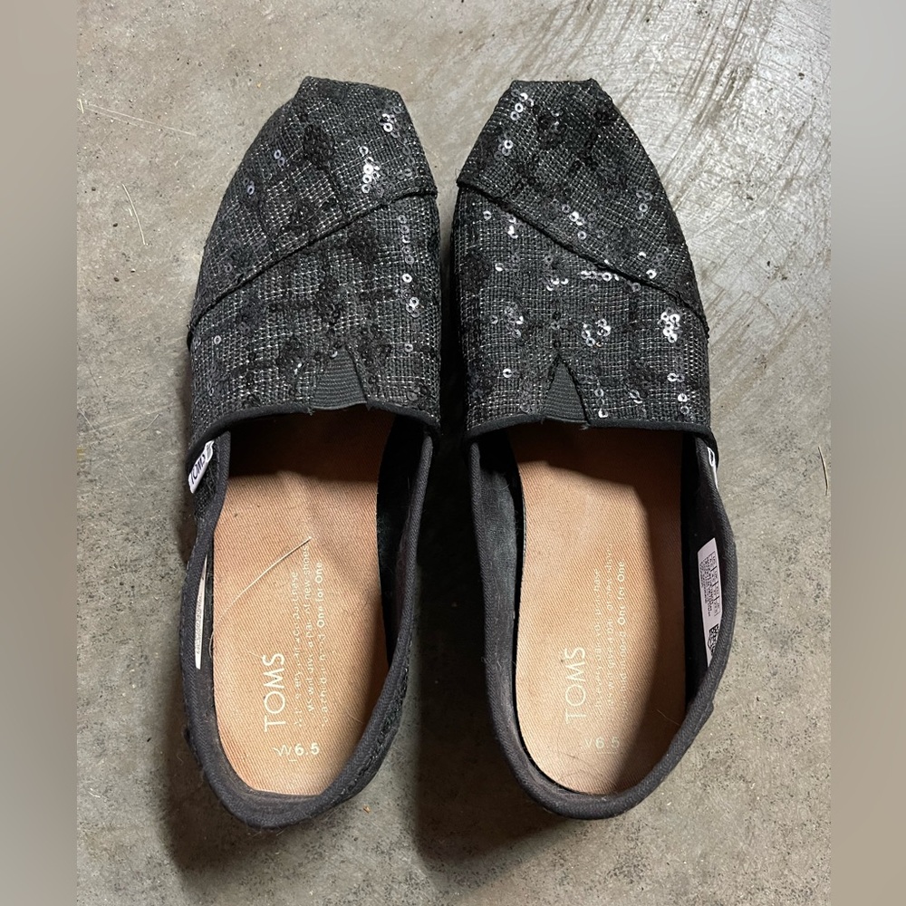 Tom’s black sequin classic slip on flats